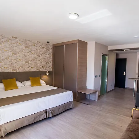 Ona Aparthotel 3*