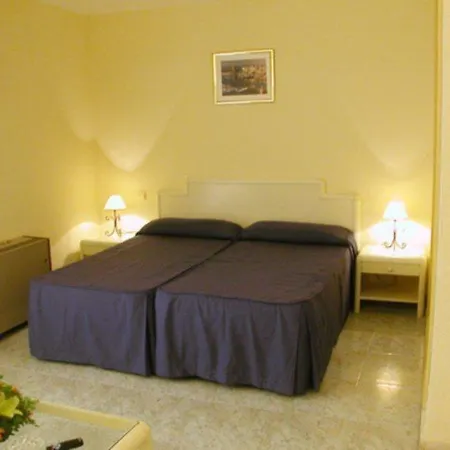 Ona Aparthotel 3*